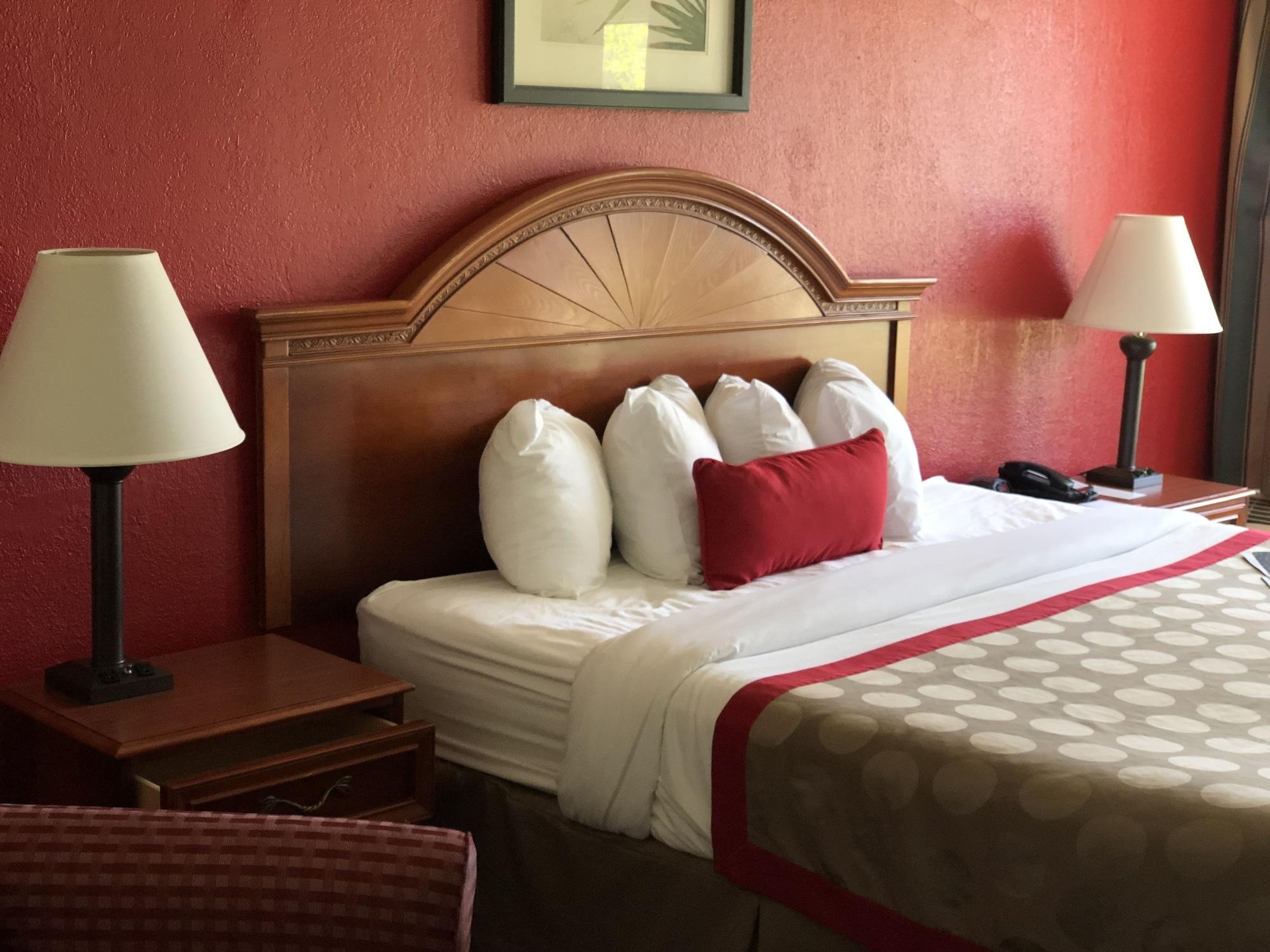 Ramada By Wyndham Hotel New Iberia